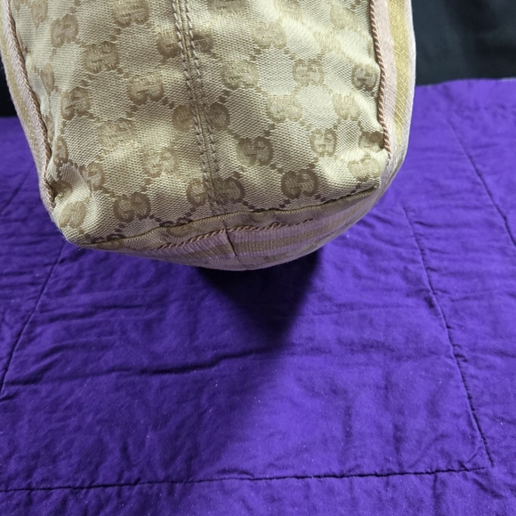 AUTHENTIC GUCCI GG CANVAS TOTE - Picture 3 of 9